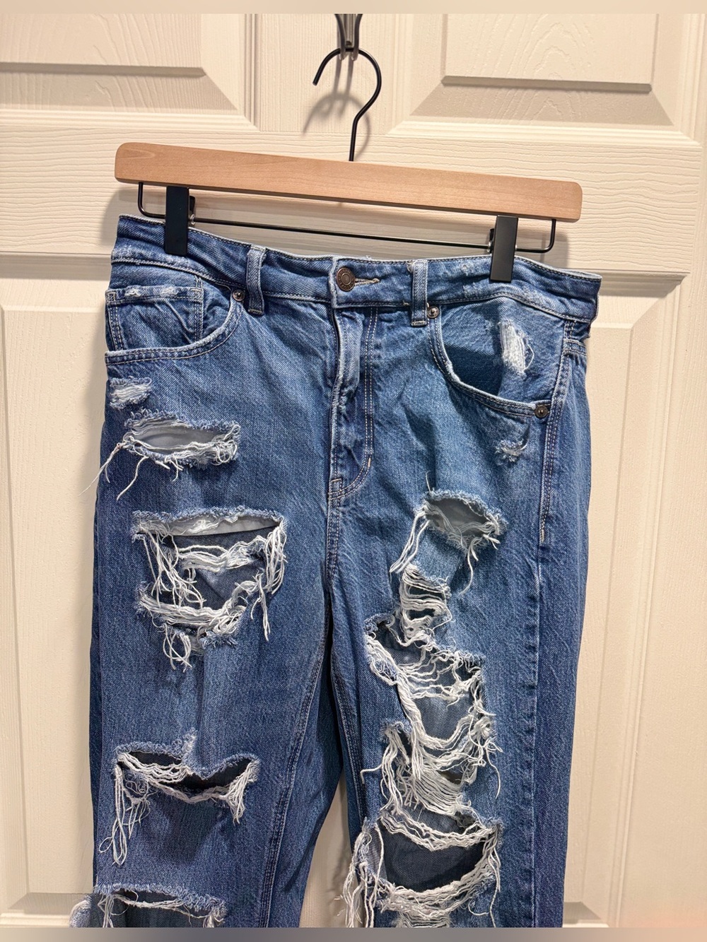 American Eagle Mom Jeans Size 6 Regular | Distressed Ripped Light Wash Denim | - Picture 3 of 13